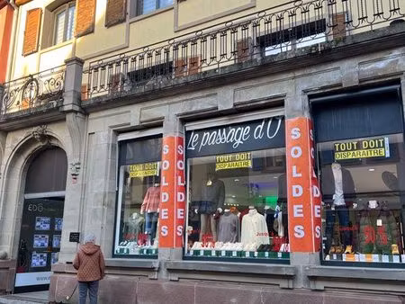 mur et fond de commerce bijoutier & vêtement de marque