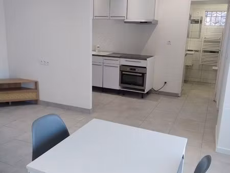 studio meublé de 30m2 à loué - proche gare de bressuire