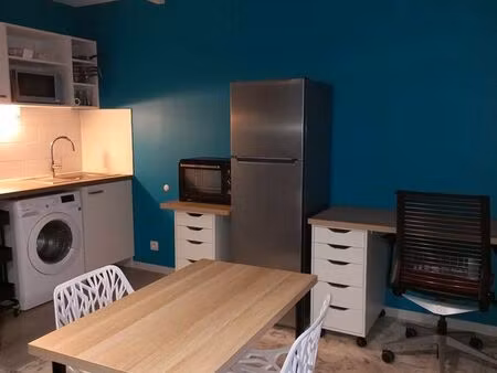 studio 32 m2 refait a neuf avec coin nuit  balcon et parking