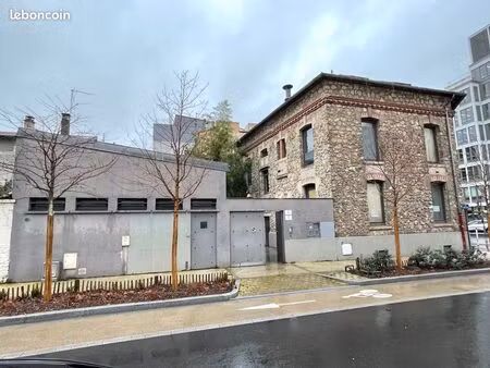 à louer — 3 studios meublés de 14 m²  20 m² et 24 m2  lumineux et parfaitement agencés