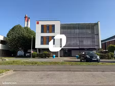 bureau 74 m²