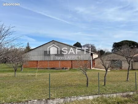 local 900 m² albi
