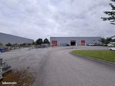 local d'activité 1 929 m²