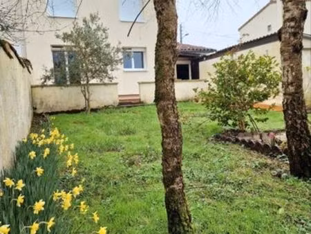 a louer maison 3 chambres  petit jardin et garage