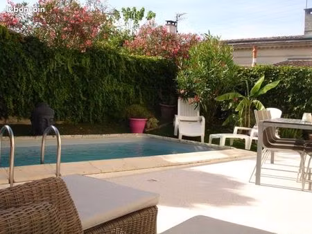 maison individuelle  jardin  piscine