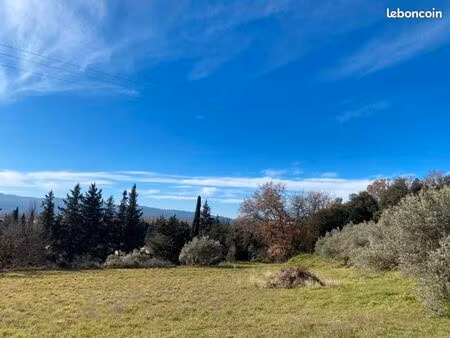 terrain 700 m² lauris