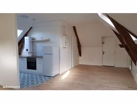 argentonnay – grand appartement t1 bis rénové - centre bourg