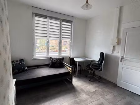 studio étudiant face a la fac