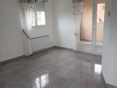 loue appartement f3 près de bapaume avec terrasse