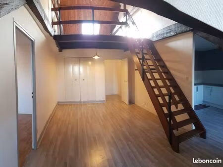 appartement dans immeuble de caractère  poitiers rue de la cathédrale