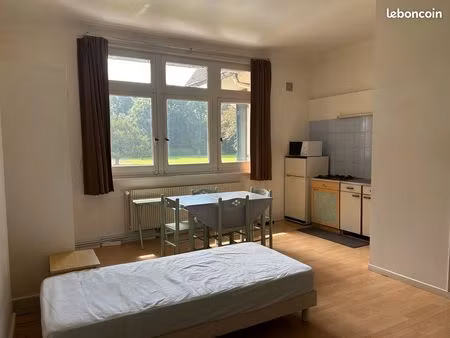 location studio meublé