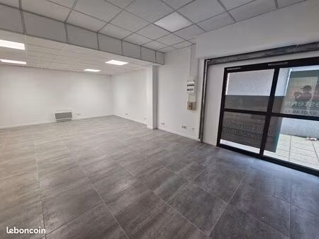 local à louer 65 m2 vannes