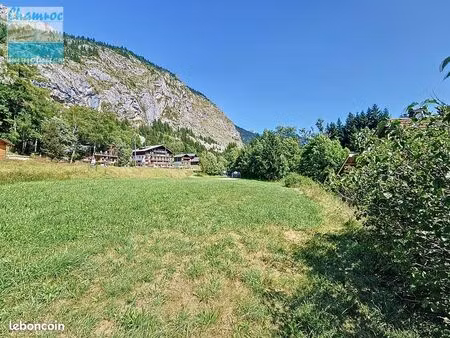 terrain 1880 m² abondance