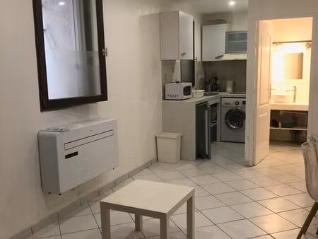 studio meublé et climatisé de 22m2 plein centre ville aubagne