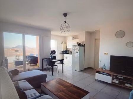 t2 avec garage + terrasse 680 euros