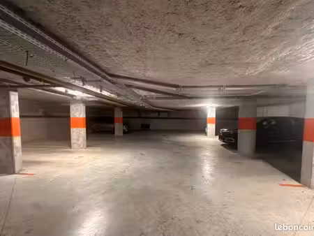 place de parking rue louis thuillier  henriville  amiens