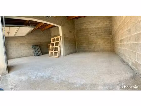 à louer / grand garage double de 40m2 / avenue de borgo