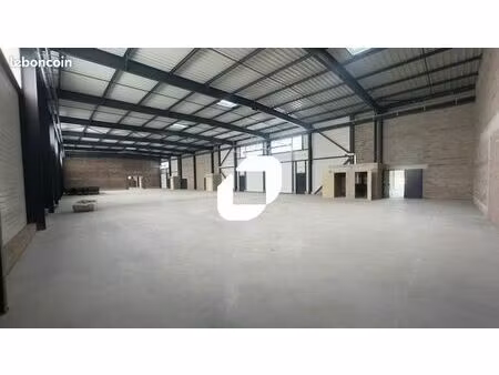 local d'activité 1 472 m²