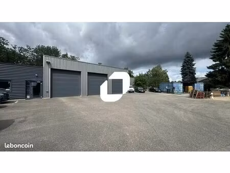 local d'activité 400 m²