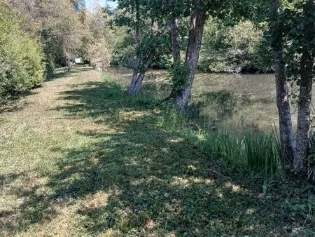 terrain de loisirs avec etamp