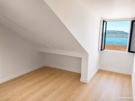 appartement t3 – 70 m² sous combles – vue lac & montagnes – entièrement neuf et meublé