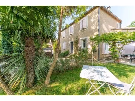 maison bastide  charme provencal  jardin paysagé  piscine  calme sans vis à vis proche des