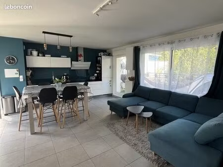 t4 traversant 89 m² — 2 terrasses  proche annecy-nord & genève (30 min)
