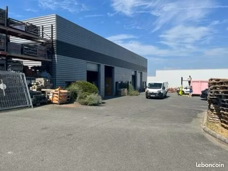 local d'activité 800 m²