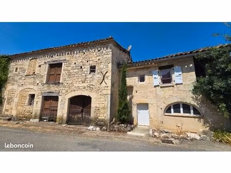 ancienne grange sur 2 niveaux