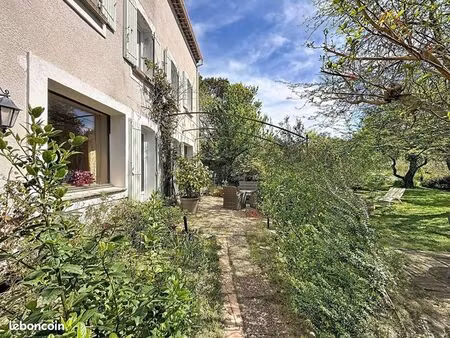 mas 9 pièces 168 m²