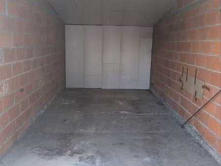 vend garage box ■surface 15 m² ■ charge de copro annuelle 91 ■taxe foncière dans les 140 a