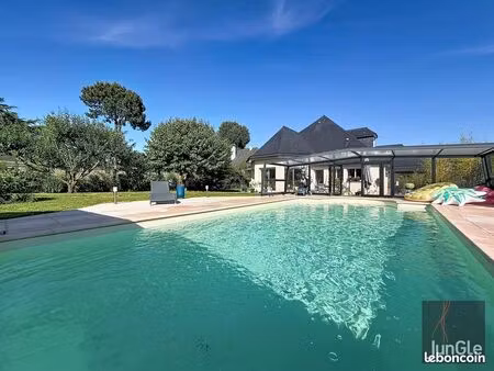 maison 7 pièces 297 m²