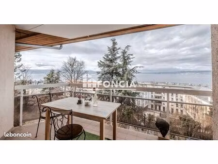 à vendre – t2 lumineux avec vue panoramique sur le lac léman à évian-les-bains