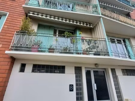 appartement t3 de 73 m2  au 1er étage petit collectif  en parfait état  triple exposition 