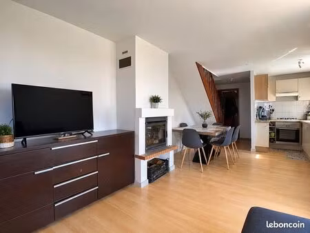 machilly – t4 triplex 81 m² – 3 chambres – cheminée – 2 parkings – proche ceva genève