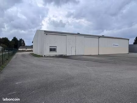 local 885 m² caudan