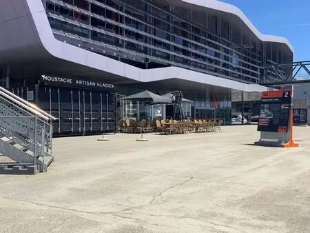 local 1148 m² lorient