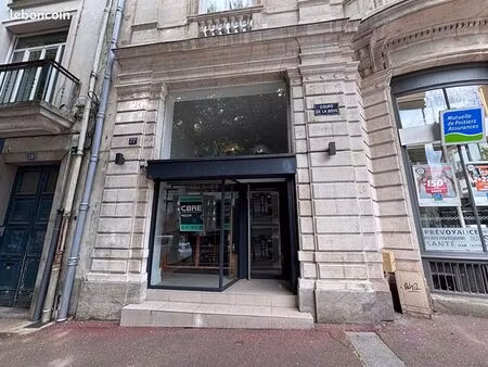 local commercial 72 m² lorient
