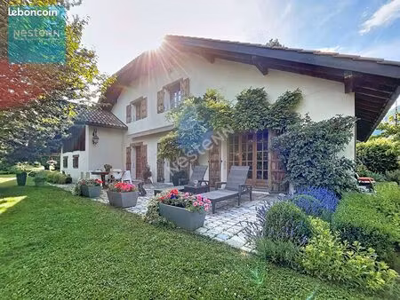 maison 7 pièces 263 m²