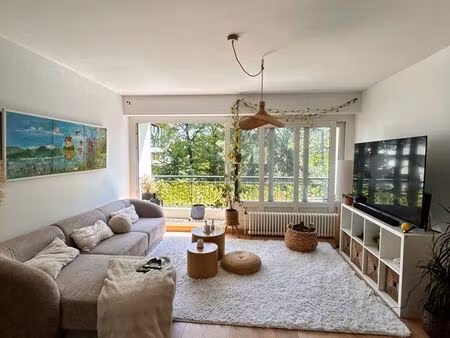 t3 traversant de 76 m² entièrement rénové – balcon avec vue parc  parking et cave
