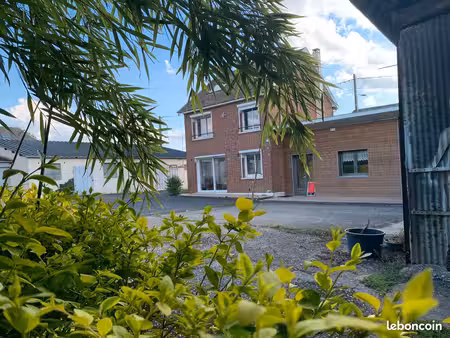 corps de ferme pour particulier ou professionnel (artisan…) -– centre village candas (8075