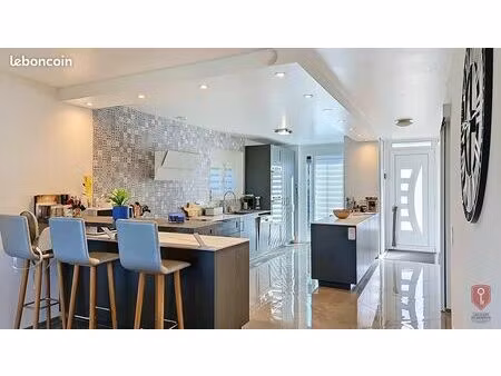 maison 6 pièces 121 m²