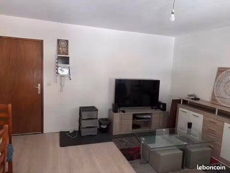 studio 30 m2 plus cuisine séparée