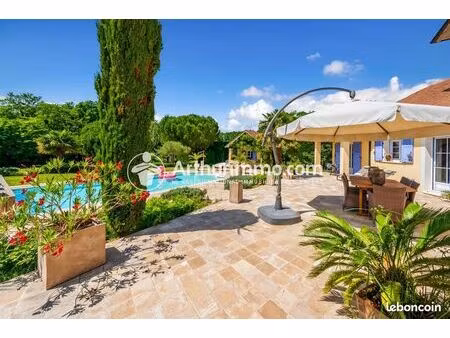 propriété 8 pièces 220 m²