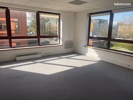 ? bureau 20 m² – accès 24h/24 et 7j/7 – disponible immédiatement