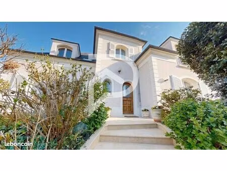 propriété 9 pièces 231 m²