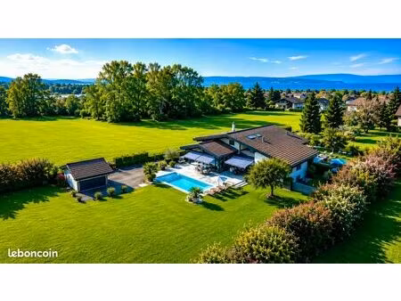 propriété d’exception au bord du lac léman villa contemporaine de 428m² avec 2 piscines ch