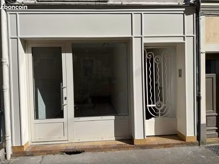 murs occupés local commercial centre ville fontainebleau