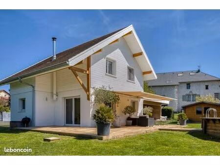 maison familiale avec piscine sur terrain de 1189m² à 35 minutes du centre de genève