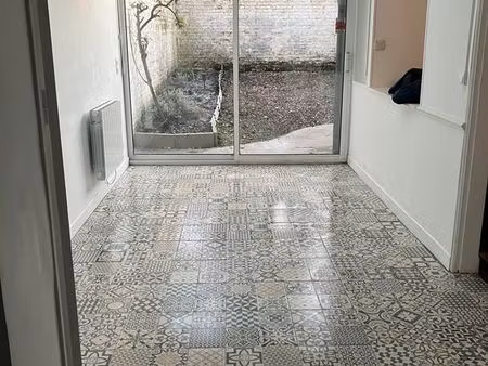 appartement 3 pièces 42 m2 avec cour